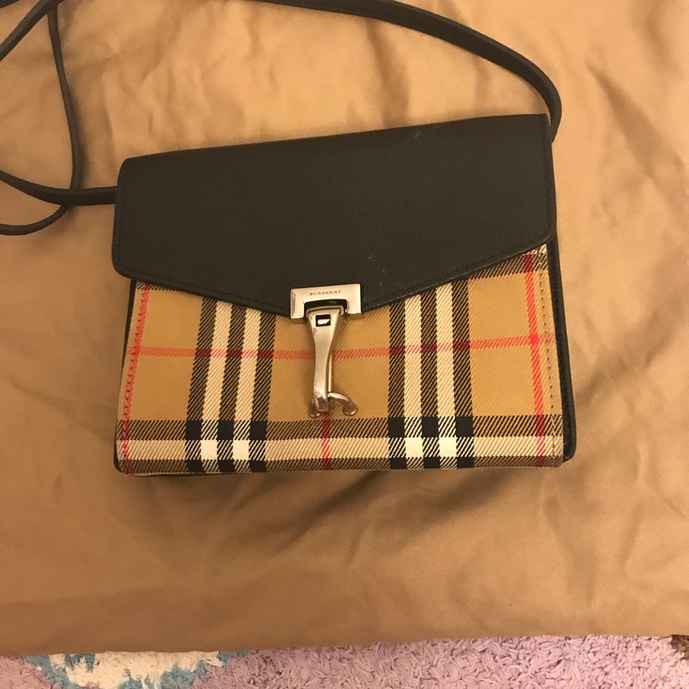 Authentic Burberry macken cross body